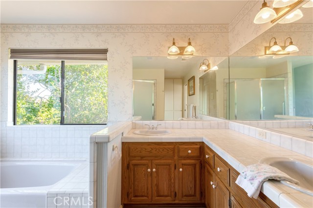 711 Tumble Creek Lane, Fallbrook CA: https://media.crmls.org/medias/5e0ab2c8-d056-45e9-8f50-adfdf4ae5da4.jpg