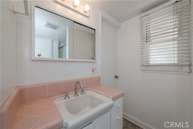 Detail Gallery Image 18 of 21 For 358 E 11th, Upland,  CA 91786 - 2 Beds | 2 Baths