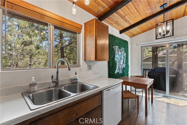 Detail Gallery Image 7 of 42 For 42646 Constellation Dr, Big Bear Lake,  CA 92315 - 4 Beds | 2 Baths
