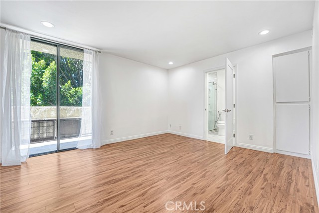 Detail Gallery Image 11 of 22 For 7001 S La Cienega #101,  Los Angeles,  CA 90045 - 2 Beds | 2 Baths