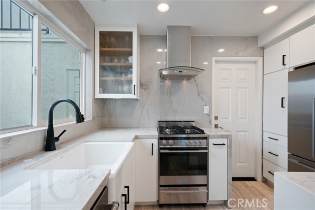Detail Gallery Image 8 of 37 For 2410 Voorhees Ave #3,  Redondo Beach,  CA 90278 - 2 Beds | 2/1 Baths