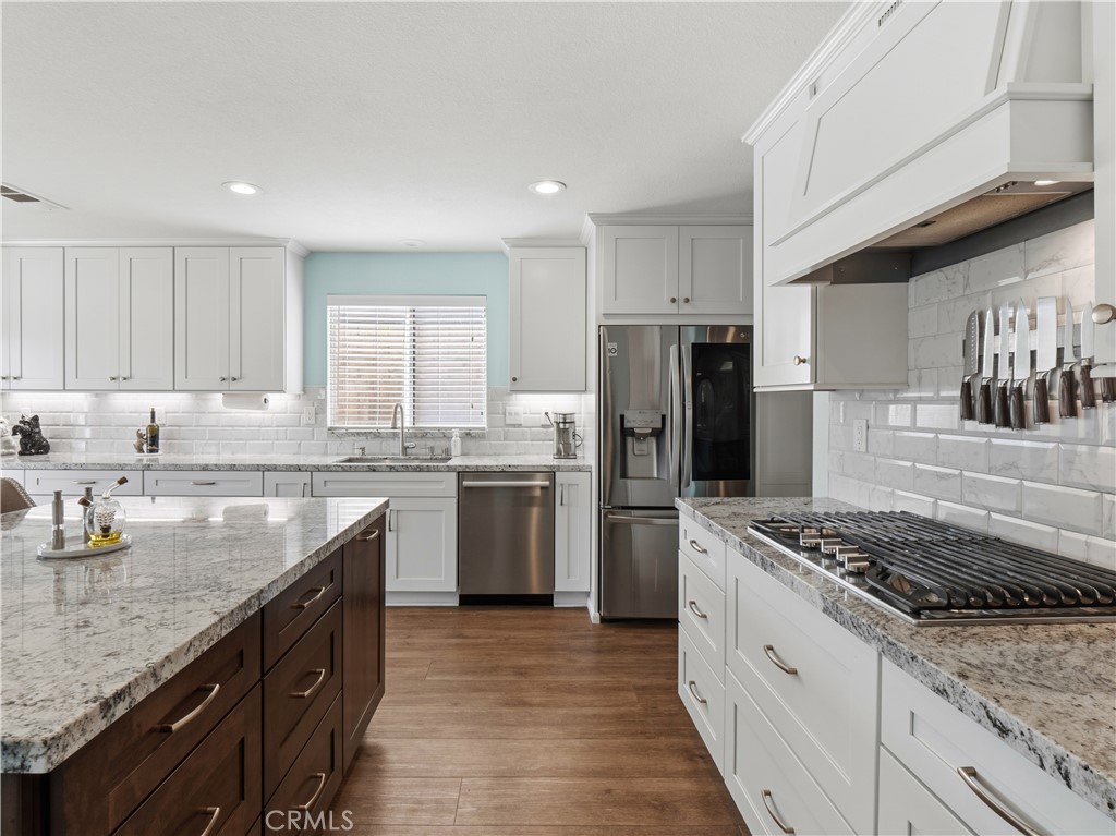 https://media.crmls.org/medias/5e0d59ec-5b08-43c6-a21d-56e52a8be86d.jpg?preset=X-Large