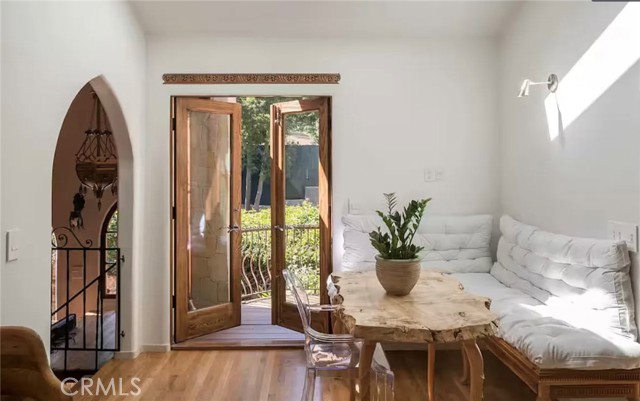 Detail Gallery Image 7 of 18 For 8978 Wonderland Ave, Los Angeles,  CA 90046 - 3 Beds | 2/1 Baths