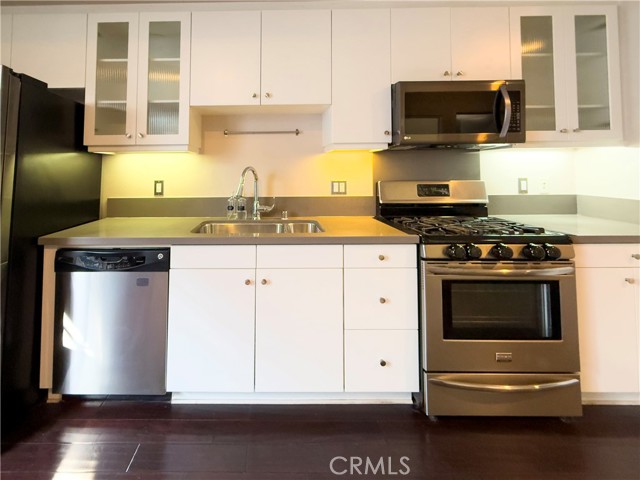 909 E Santa Ana Boulevard, Santa Ana CA: https://media.crmls.org/medias/5e0e26fe-4a26-4347-9c93-3740ee574e72.jpg