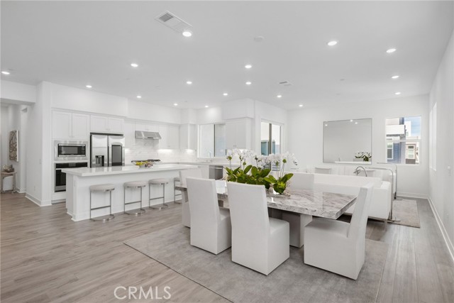 Detail Gallery Image 8 of 38 For 27225 Cranmore #101,  Valencia,  CA 91381 - 3 Beds | 3/1 Baths