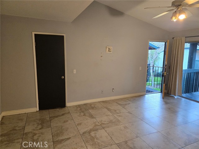 23240 Orange Avenue, Lake Forest CA: https://media.crmls.org/medias/5e0f1dda-5deb-498f-b42e-6e27e09cb7ef.jpg