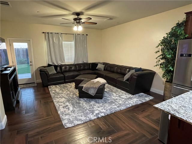 2401 Donnalynn Street, Bakersfield, California 93313, 4 Bedrooms Bedrooms, ,2 BathroomsBathrooms,Residential Lease,For Rent,2401 Donnalynn Street,CRIV24105794