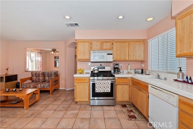 Detail Gallery Image 17 of 45 For 861 Poppyseed Ln, Corona,  CA 92881 - 3 Beds | 2/1 Baths
