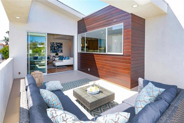 521 Broadway, Redondo Beach, California 90277, 4 Bedrooms Bedrooms, ,3 BathroomsBathrooms,Residential,Sold,Broadway,SB16095096