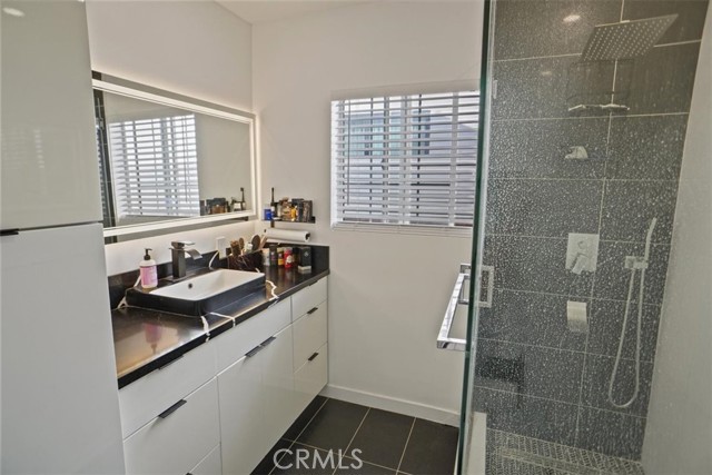 Detail Gallery Image 13 of 16 For 7409 Irvine Dr, North Hollywood,  CA 91605 - 4 Beds | 2/1 Baths