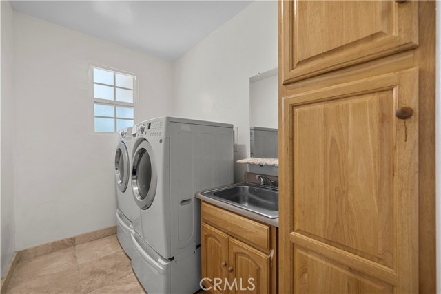 Detail Gallery Image 10 of 36 For 8053 Brimfield Ave, Panorama City,  CA 91402 - 4 Beds | 1/1 Baths