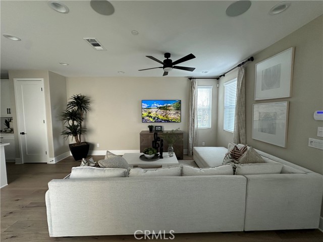 Detail Gallery Image 6 of 21 For 6600 Gotto Ln., Fontana,  CA 92336 - 4 Beds | 3 Baths