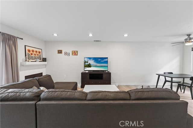 Detail Gallery Image 4 of 41 For 107 W Spring #C,  Long Beach,  CA 90806 - 2 Beds | 2/1 Baths