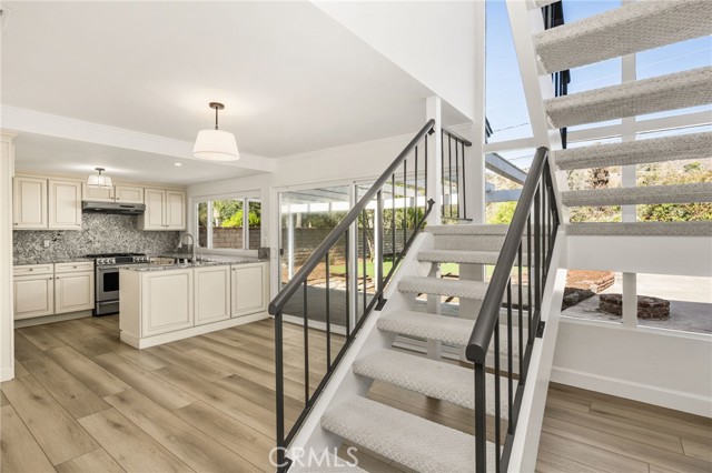 925 Eastglen photo 12