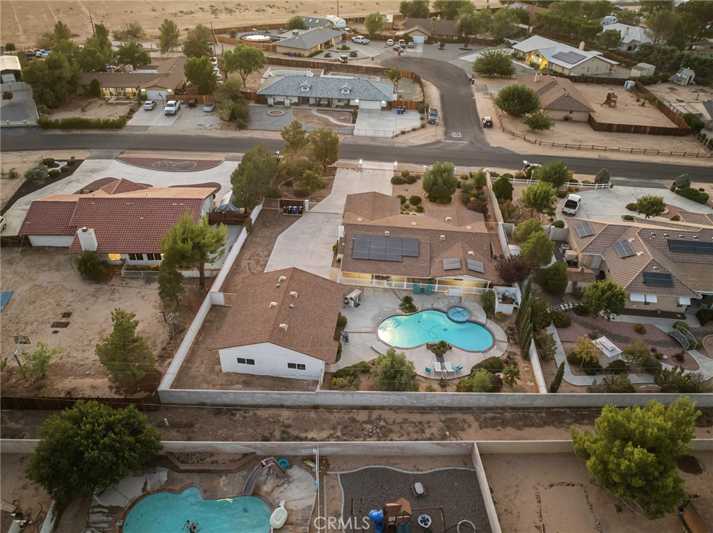 https://media.crmls.org/medias/5e12a563-b720-46da-a775-a203ea3f8c6e.jpg?preset=X-Large