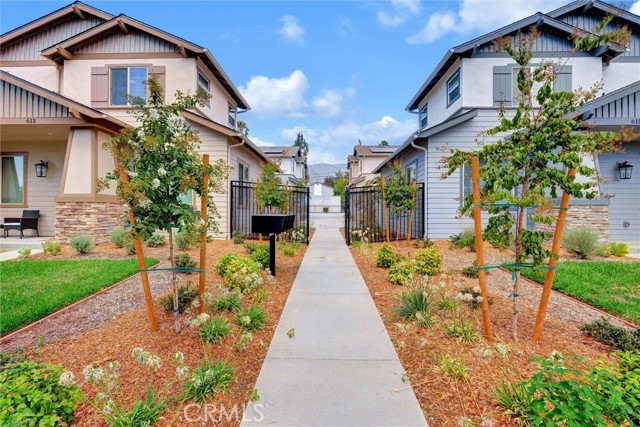 Detail Gallery Image 2 of 36 For 617 E Walnut Ave, Monrovia,  CA 91016 - 3 Beds | 3 Baths