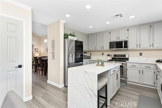 Detail Gallery Image 7 of 32 For 2601 W Meyers Rd, San Bernardino,  CA 92407 - 5 Beds | 3 Baths