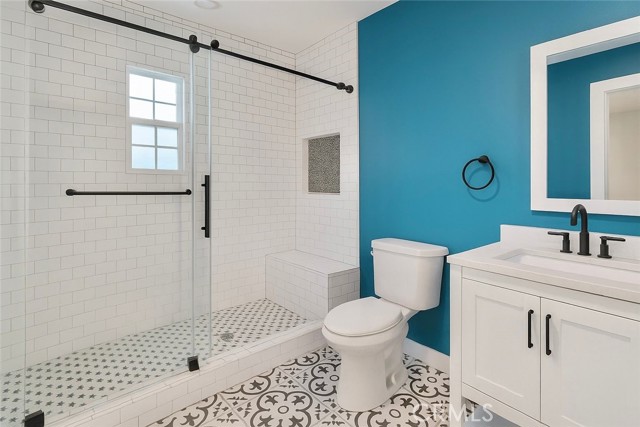 Detail Gallery Image 9 of 15 For 1350 E 8th, Long Beach,  CA 90813 - 5 Beds | 3 Baths