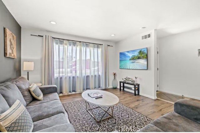 Detail Gallery Image 7 of 28 For 1131 W Bainbridge, West Covina,  CA 91790 - 4 Beds | 3 Baths