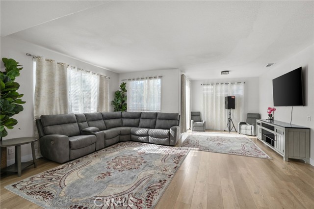 Detail Gallery Image 5 of 35 For 12 Plaza Avila, Lake Elsinore,  CA 92532 - 4 Beds | 3/1 Baths