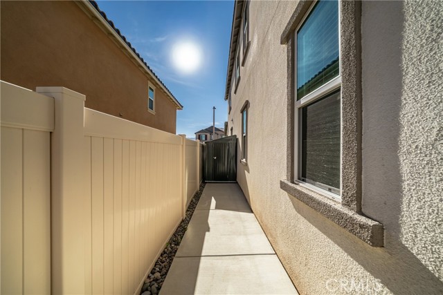 11298 Finders Court, Corona CA: https://media.crmls.org/medias/5e14f230-75db-466c-a75c-c230bf529bc1.jpg
