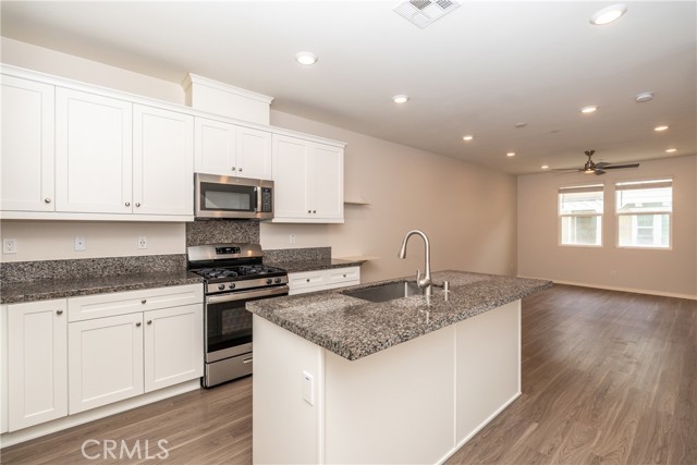 Detail Gallery Image 14 of 36 For 16028 Voyager Ave, Chino,  CA 91708 - 3 Beds | 2/1 Baths