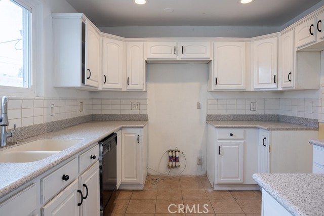 Detail Gallery Image 6 of 36 For 12561 Willard St, North Hollywood,  CA 91605 - 4 Beds | 2 Baths