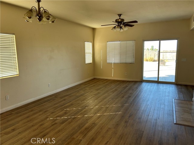 Detail Gallery Image 5 of 14 For 10514 Inyo Ct, Adelanto,  CA 92301 - 3 Beds | 2 Baths