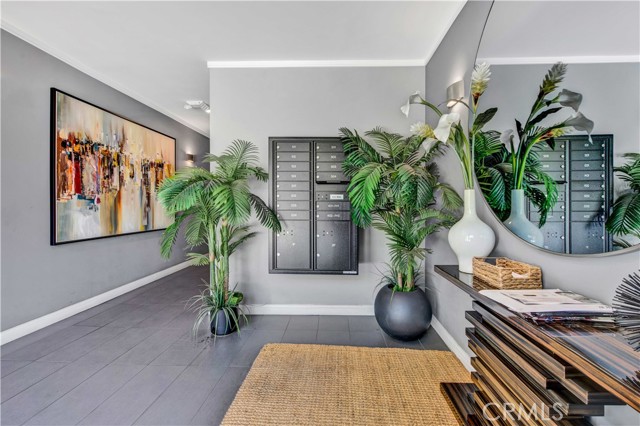 Detail Gallery Image 16 of 35 For 132 N Swall Dr #201,  Los Angeles,  CA 90048 - 2 Beds | 2 Baths