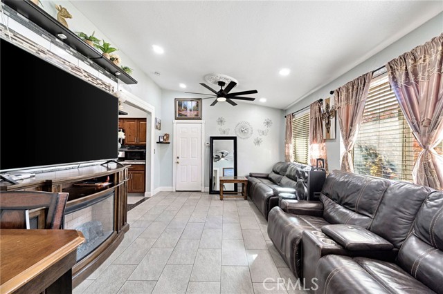 Detail Gallery Image 7 of 38 For 3336 N Lafayette, Fresno,  CA 93705 - 3 Beds | 1 Baths