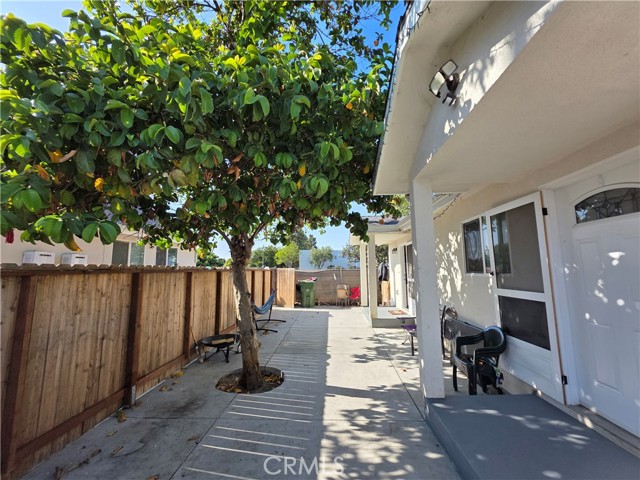 1046 N Banning Boulevard, Wilmington CA: https://media.crmls.org/medias/5e176b99-2e56-447f-ae08-45c5240458d3.jpg