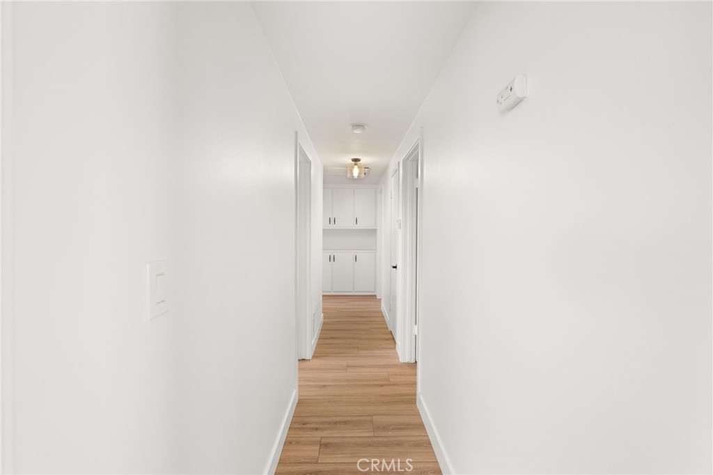 https://media.crmls.org/medias/5e187e85-76a7-441f-8e49-7990a8eb8e0a.jpg?preset=X-Large