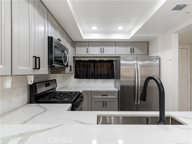 Detail Gallery Image 9 of 13 For 550 Orange Ave #144,  Long Beach,  CA 90802 - 2 Beds | 2 Baths