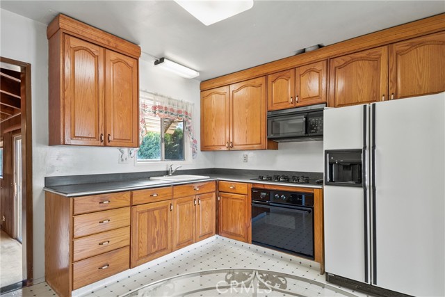 5223 Montair Avenue, Lakewood CA: https://media.crmls.org/medias/5e199d3f-6ded-4e69-8508-11e84ae22dbe.jpg