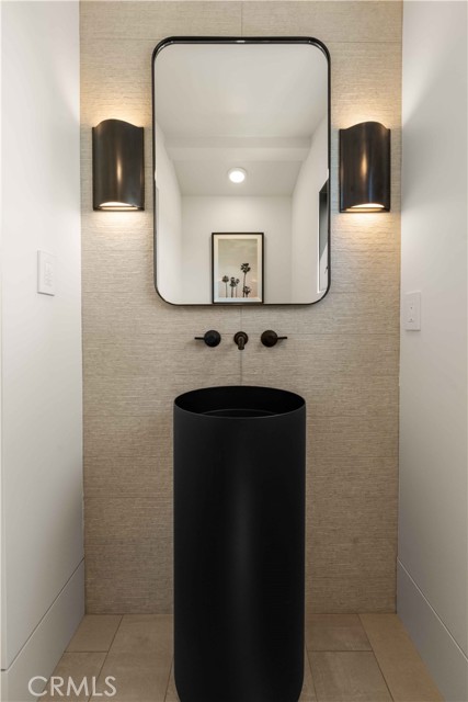 412 Heliotrope Avenue, Corona del Mar CA: https://media.crmls.org/medias/5e1a0151-ee5e-4d34-b3cb-7b8f5d843fec.jpg