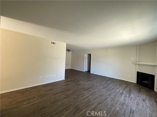 Detail Gallery Image 7 of 17 For 16841 Lynn Ln #B,  Huntington Beach,  CA 92649 - 2 Beds | 2 Baths