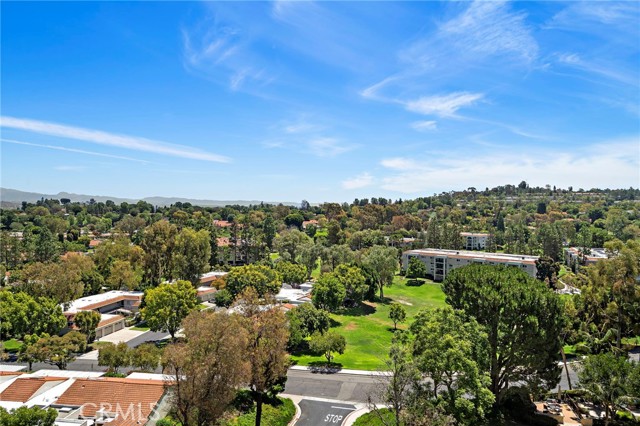 24055 Paseo Del Lago, Laguna Woods CA: https://media.crmls.org/medias/5e1c64de-33d1-4e19-acd6-161e0531fb71.jpg