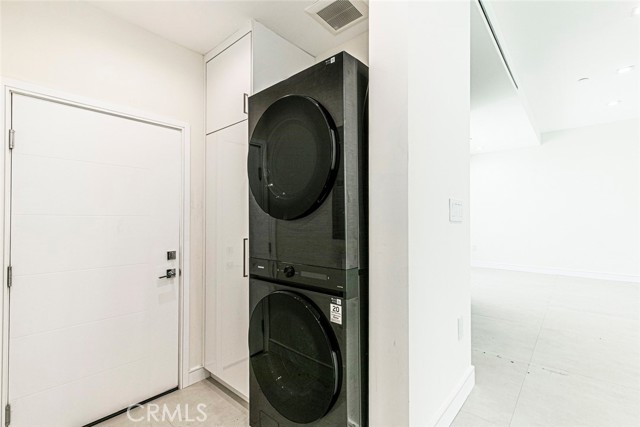 6426 Varna Avenue, Van Nuys CA: https://media.crmls.org/medias/5e1c7108-1f7d-4a88-ac82-3092aca1e575.jpg