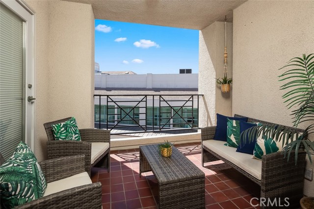 Detail Gallery Image 3 of 37 For 200 Pacific Coast Hwy #320,  Huntington Beach,  CA 92648 - 2 Beds | 2 Baths