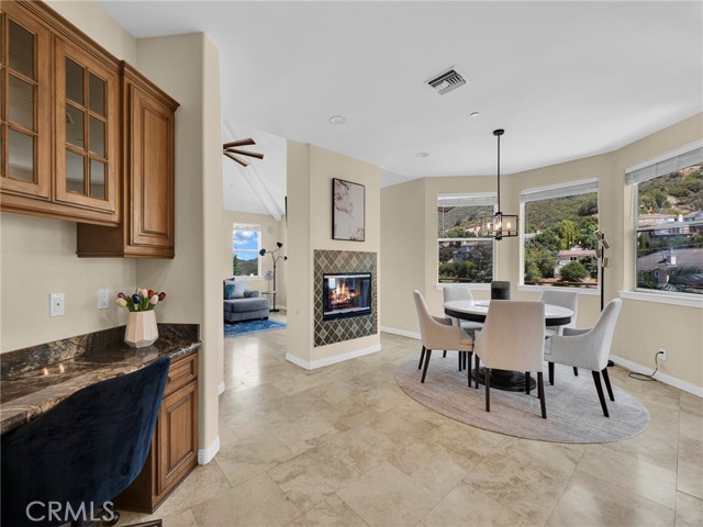 1124 Kathleen Drive, Newbury Park CA: https://media.crmls.org/medias/5e1dff86-9e25-45f8-9c9b-b6ff39502b1e.jpg