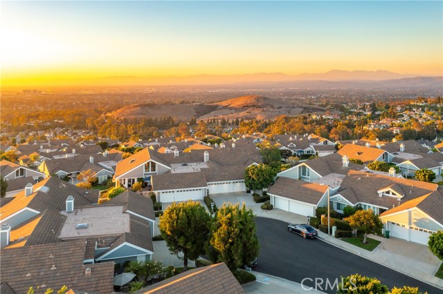 6 Saros, Irvine CA: https://media.crmls.org/medias/5e1e0951-27c8-4395-a818-15a089ec64e7.jpg