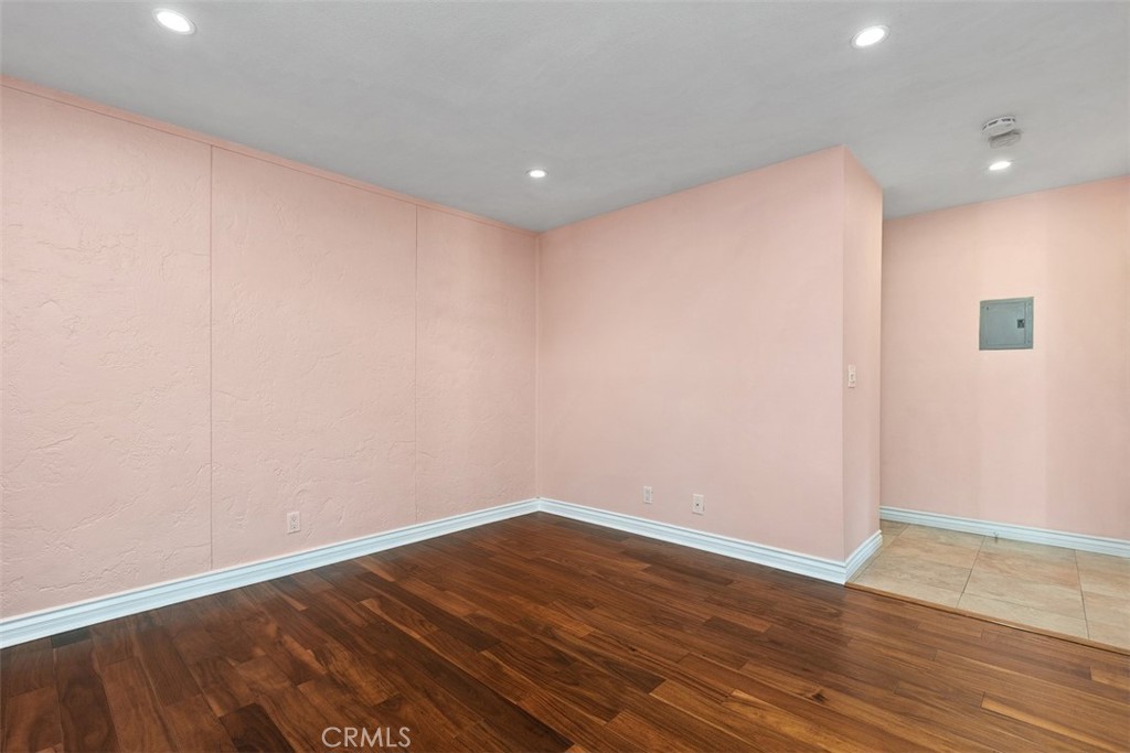 https://media.crmls.org/medias/5e1e262f-2da3-429f-b3d0-7d7ca5d06359.jpg?preset=X-Large