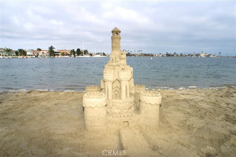 https://media.crmls.org/medias/5e1e73a8-34ed-48eb-ac68-e9d3bdcaf0bb.jpg?preset=X-Large