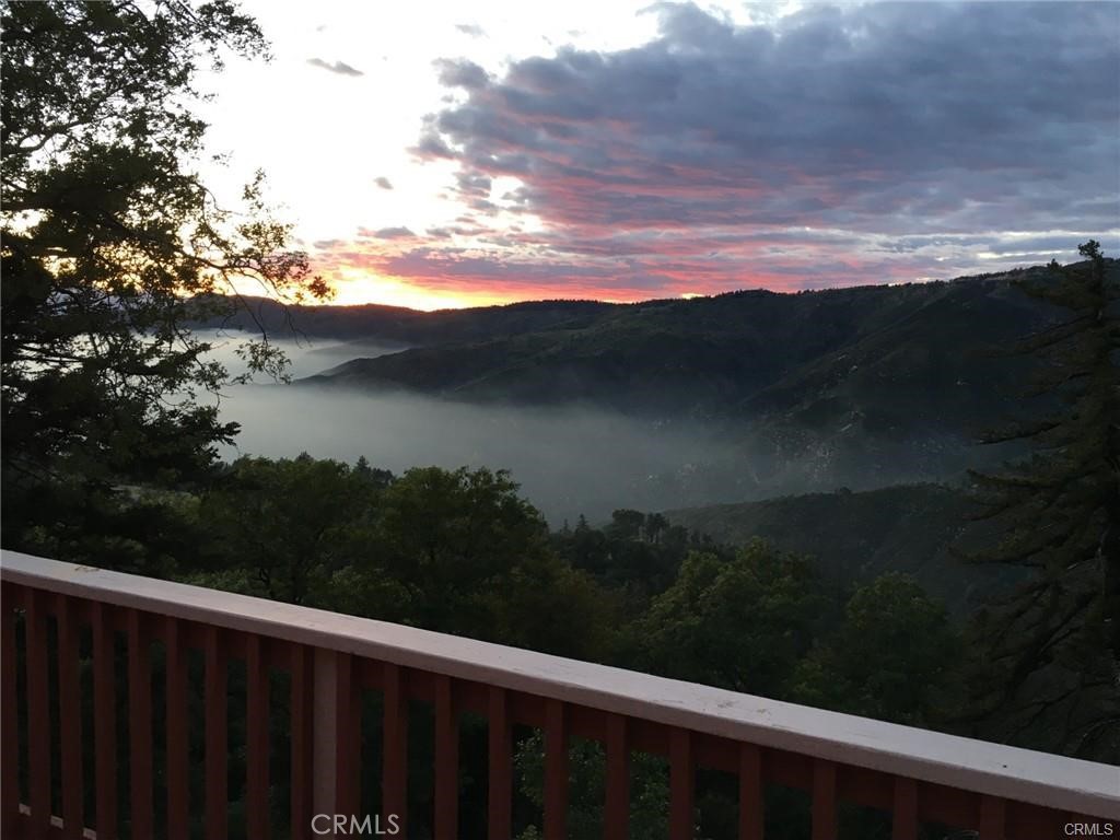 https://media.crmls.org/medias/5e1e8490-e2b3-4947-92fd-6bd2524807ec.jpg?preset=X-Large