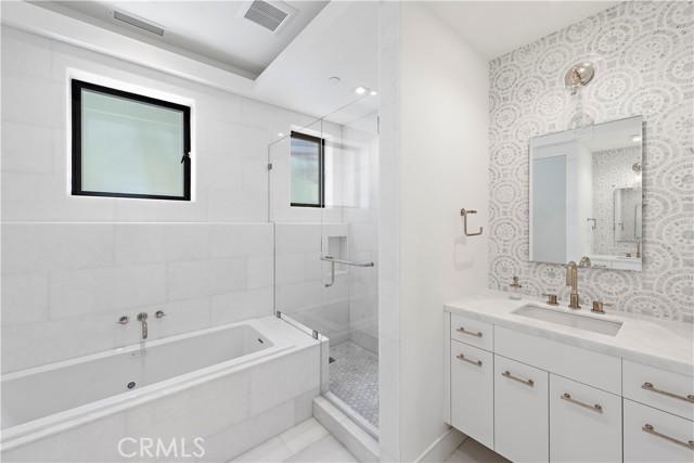 Detail Gallery Image 24 of 64 For 2340 Crestview Dr, Laguna Beach,  CA 92651 - 4 Beds | 5/1 Baths