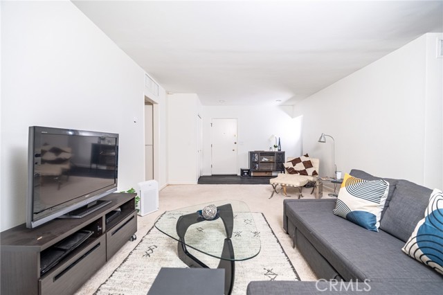 927 N Kings Road, West Hollywood CA: https://media.crmls.org/medias/5e1f6b61-dac6-4012-9dd6-4427d41fb557.jpg