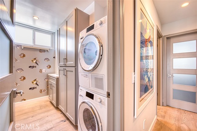 Detail Gallery Image 23 of 30 For 3121 W Coast Hwy 7ab,  Newport Beach,  CA 92663 - 3 Beds | 2 Baths