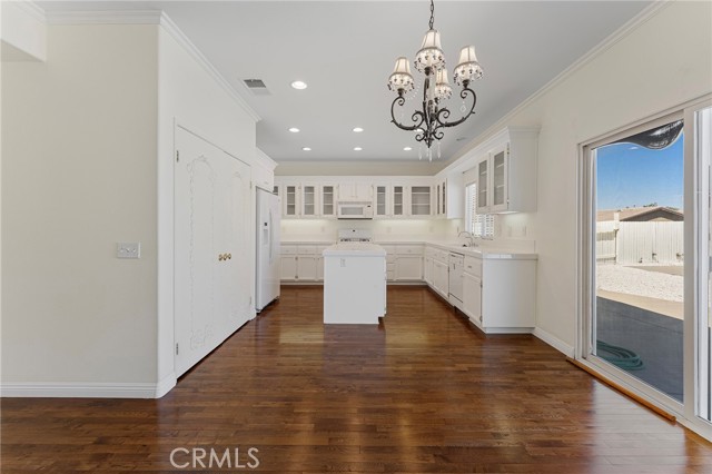 Detail Gallery Image 13 of 39 For 14691 Hondo Dr, Victorville,  CA 92394 - 4 Beds | 2/1 Baths