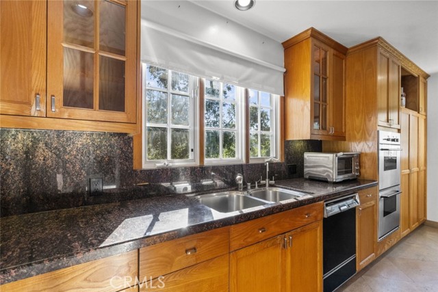 Detail Gallery Image 22 of 54 For 1815 Las Flores Dr, Glendale,  CA 91207 - 4 Beds | 3 Baths