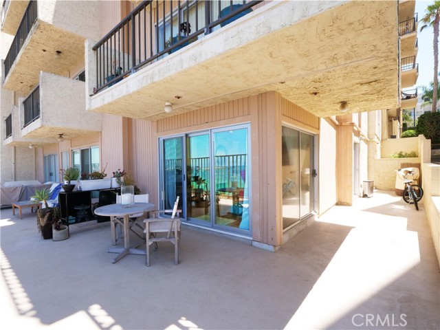 555 Esplanade, Redondo Beach, California 90277, 2 Bedrooms Bedrooms, ,2 BathroomsBathrooms,Residential,Sold,Esplanade,SB24078859